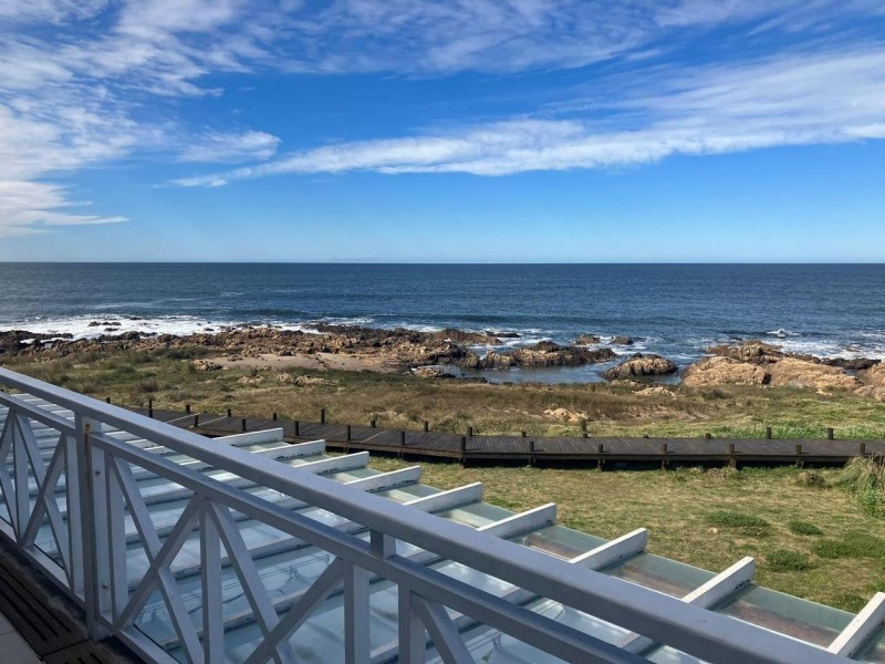 Excelente Penthouse reciclado primera linea frente al mar en Montoya